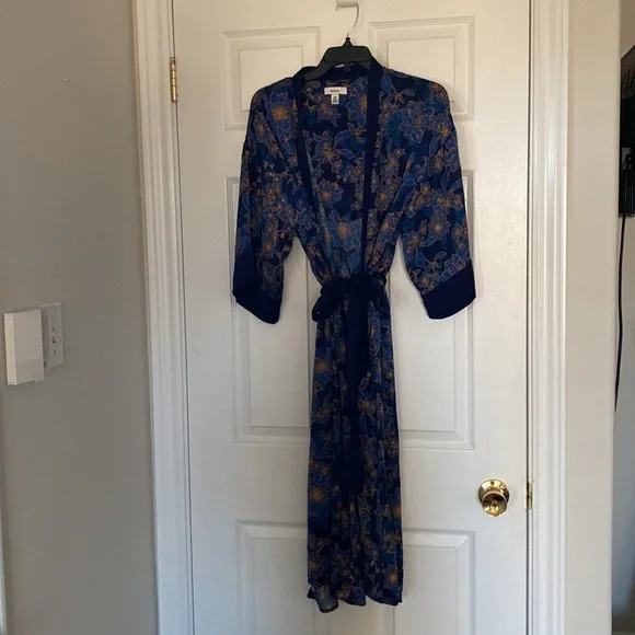Kensie Robe (S/M) - Picture 2 of 4